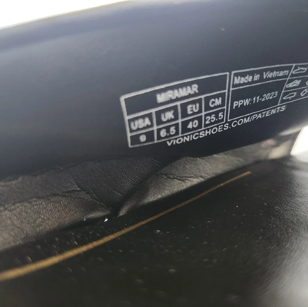 Vionic Miramar Leather Sandal - Like New - Picture 3 of 5